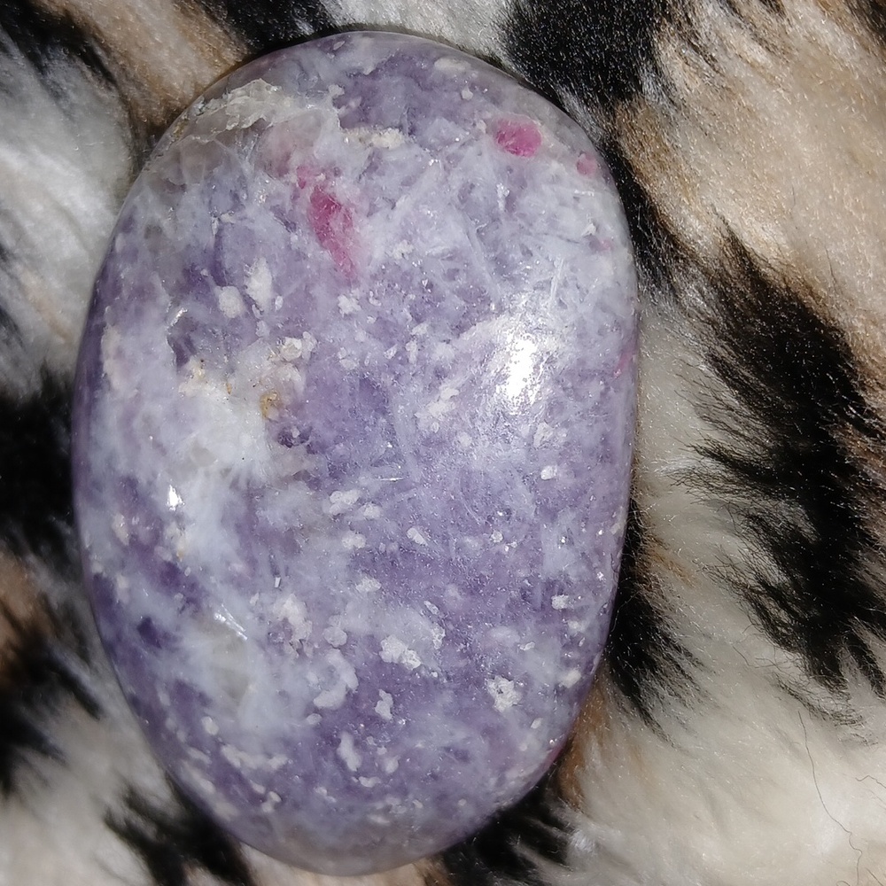 LEPIDOLITE PALM STONE - Picture 2 of 4